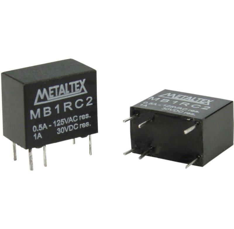 Relé ULTRA miniatura, 1 contacto reversible, voltaje bob:5VCC, capacidad de 1 amper, terminal para PCI